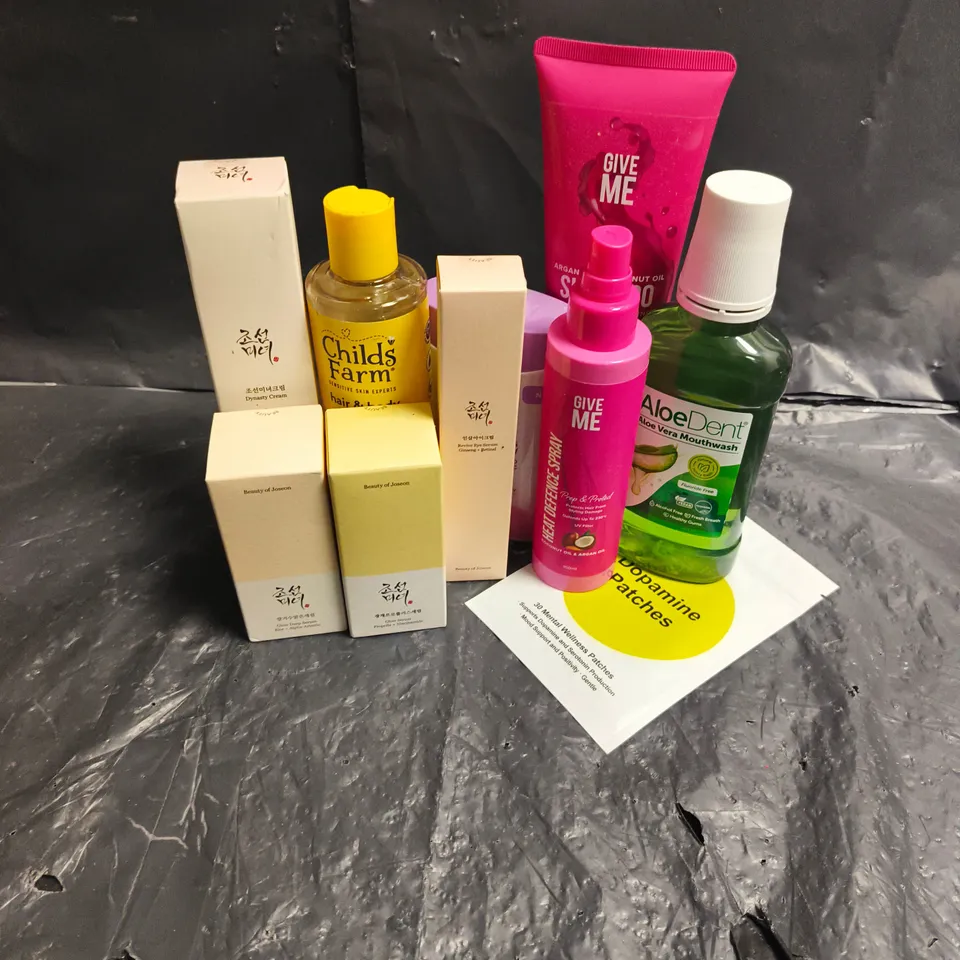 APPROXIMATEY 20 ASSORTED HEALTH AND BEAUTY PRODUCTS TO INCLUDE - BEAUTY OF JOSEON REVIVE EYE SERUM - GIVE ME HEAT DEFENCE SPRAY - YARDLEY PERFUMED BEAUTY TALC - ETC