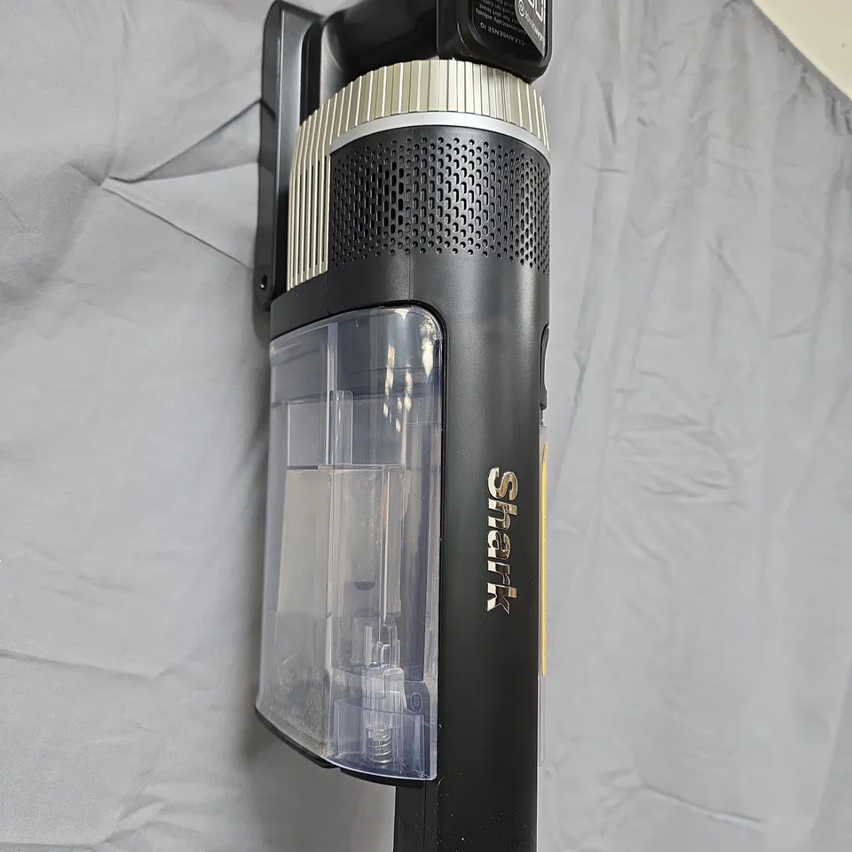 SHARK STRATOS CORDLESS STICK VACUUM – PET PRO MODEL 
