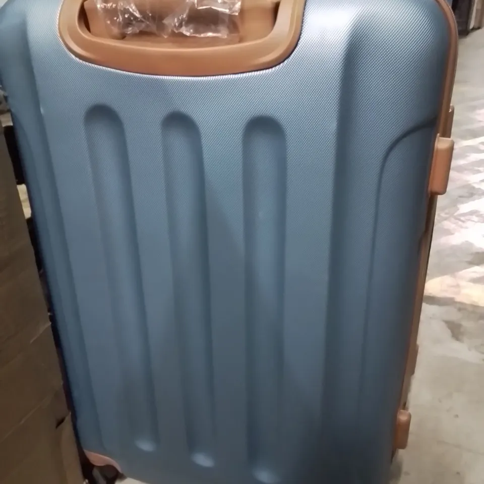LUGG 28INCH SKYWANDER TRAVEL SUITCASE