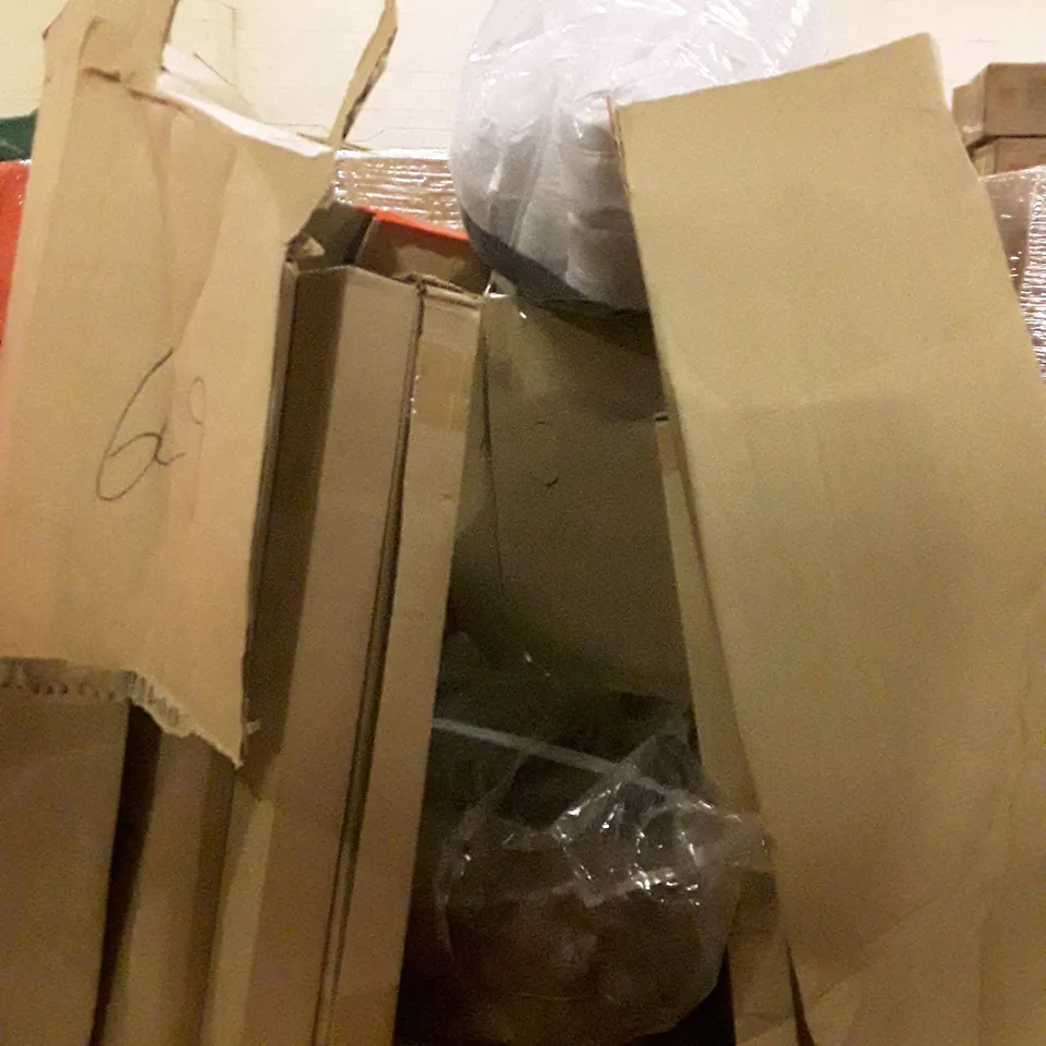 PALLET CONTAINING ASSORTED HOUSEHOLD PRODUCTS INCLUDING MATTRESS PROTECTORS, MIRROR, DUST SHEETS ETC 