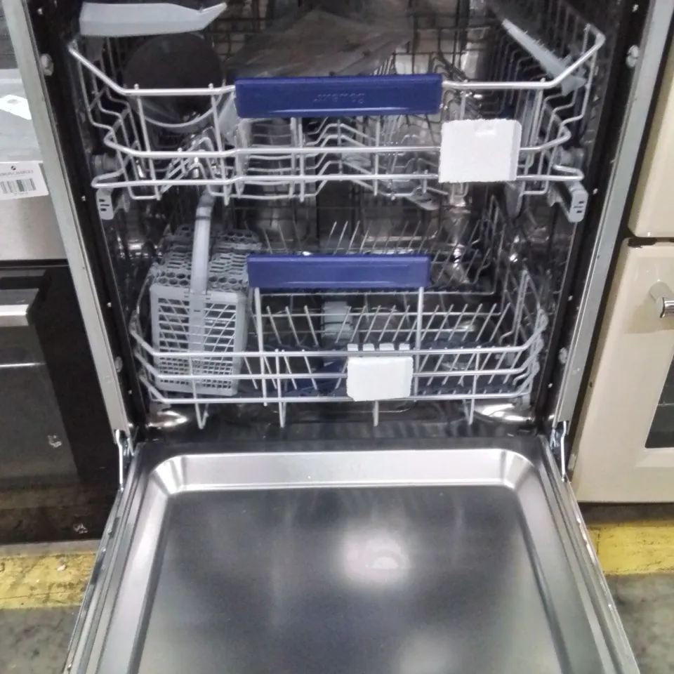 SMEG INTERGRATED DISH WASHER