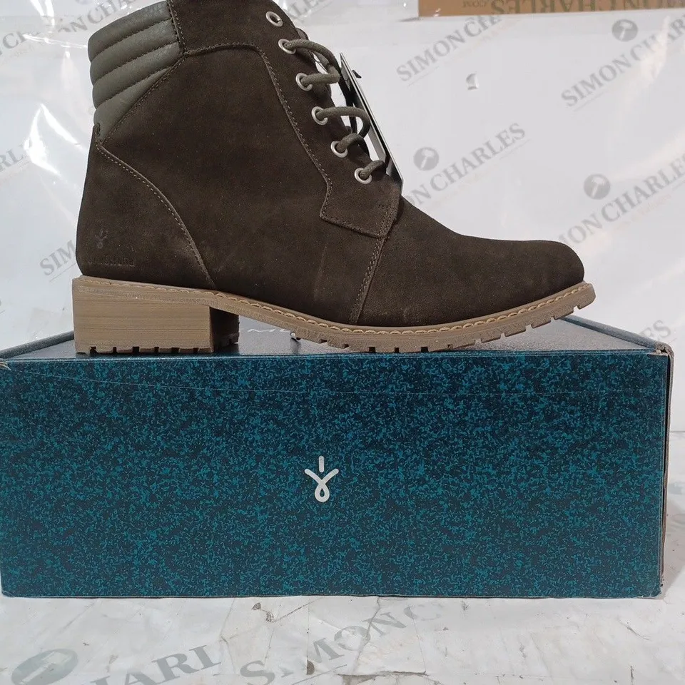 BOXED PAIR OF EMU EXPLORER BIRICET LACE UP WATERPROOF ANKLE BOOTS IN DARK OLIVE - UK SIZE 7