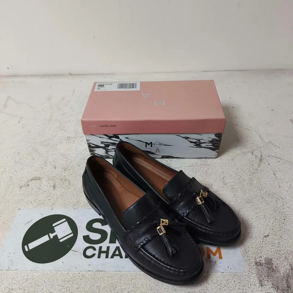 MODA IN PELLE BLACK LEATHER TASSEL LOAFERS – UK 7 (EU 40)