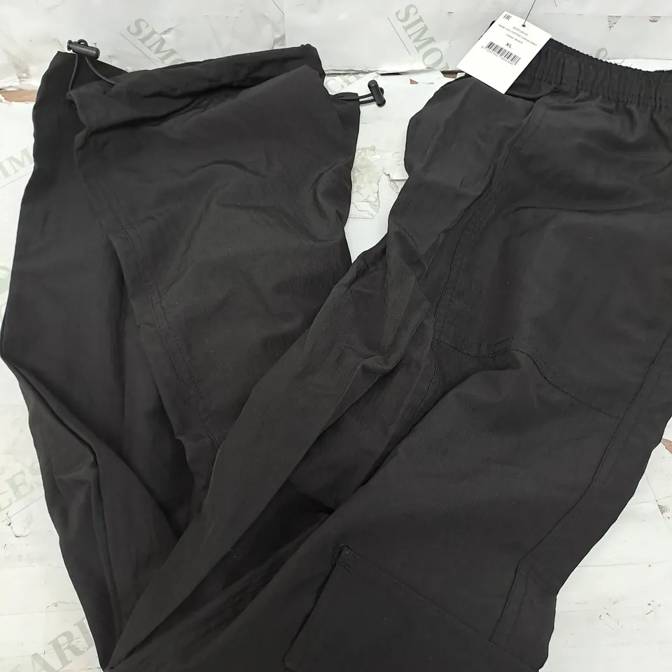10 ASSORTED NEW CLOTHING ITEMS TO INCLUDE WIDE LEG CARGO PANTS, PADDED BANDEAU, BRIEFS, ETC