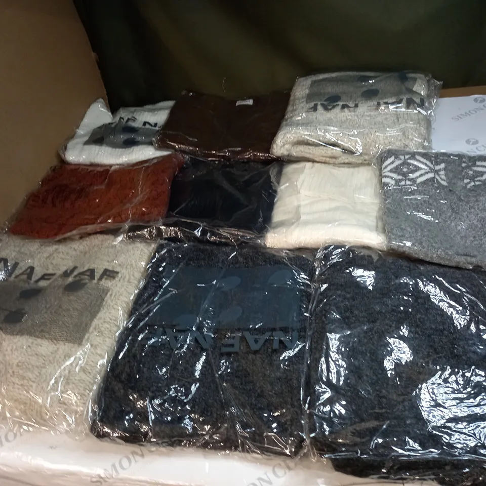 LOT OF APPROX 10 ASSORTED CLOTHING ITEMS IN VARIOUS SIZES