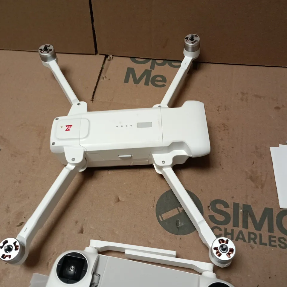 FIMI X8 SE DRONE WITH CONTROLLER, CASE & ACCESSORIES