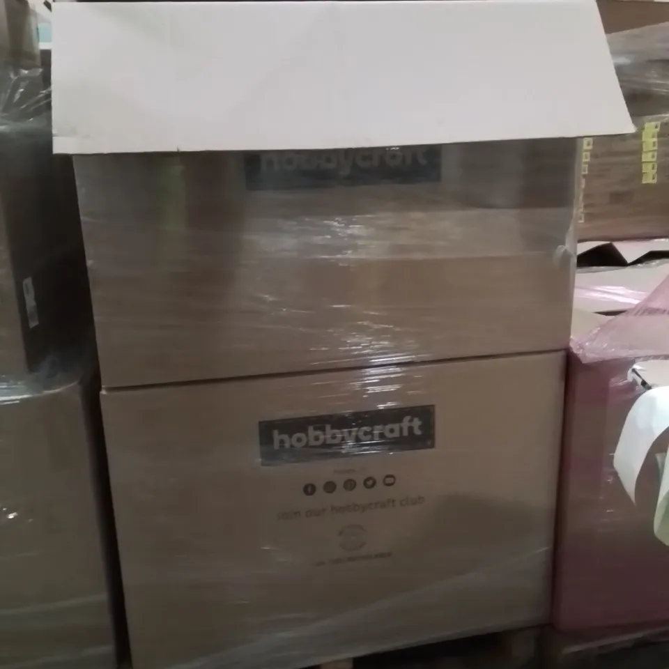 PALLET CONTAINING A LARGE QUANTITY OF ASSORTED CHRISTMAS DECORATIONS AND PRODUCTS TO INCLUDE;SNOWMAN SOAP DISPENSER,BOTTLE BRUSH TREE,MINI CROSS STITCH 