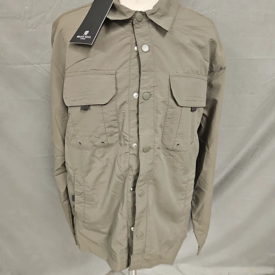 BRAVE SOUL MENS PEARSON SHACKET IN KHAKI SIZE L