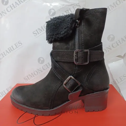 BOXED RUTH LANGSFORD CASUAL BOOTS, BLACK - SIZE 4