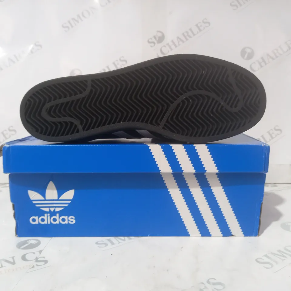BOXED PAIR OF ADIDAS SUPERSTAR SHOES IN BLACK/WHITE UK SIZE 5.5