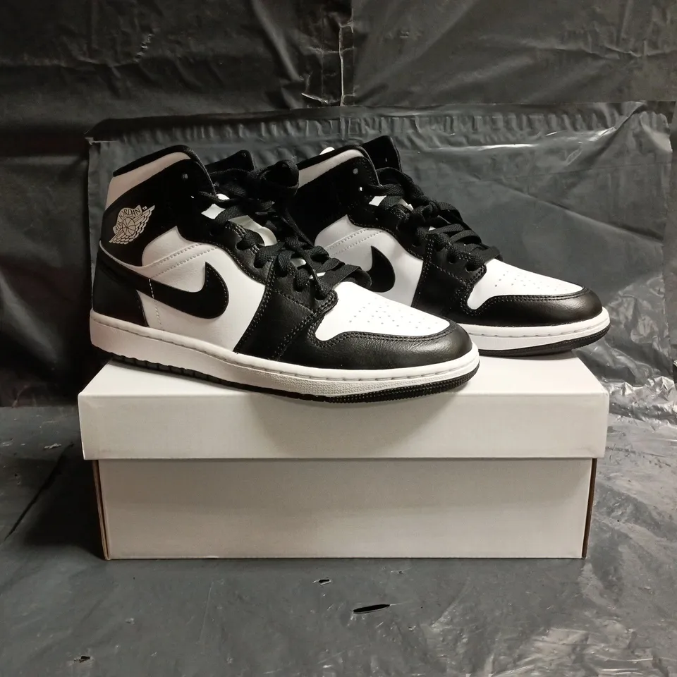 BOXED PAIR OF NIKE AIR JORDAN 1 MID SHOES IN BLACK/WHITE SIZE UK 6