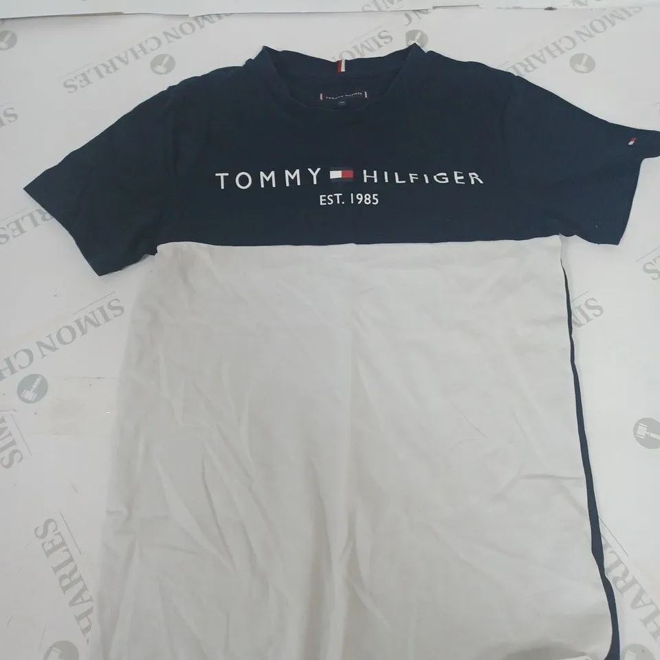 TOMMY HILFIGER GRAPHIC T-SHIRT SIZE UNSPECIFIED