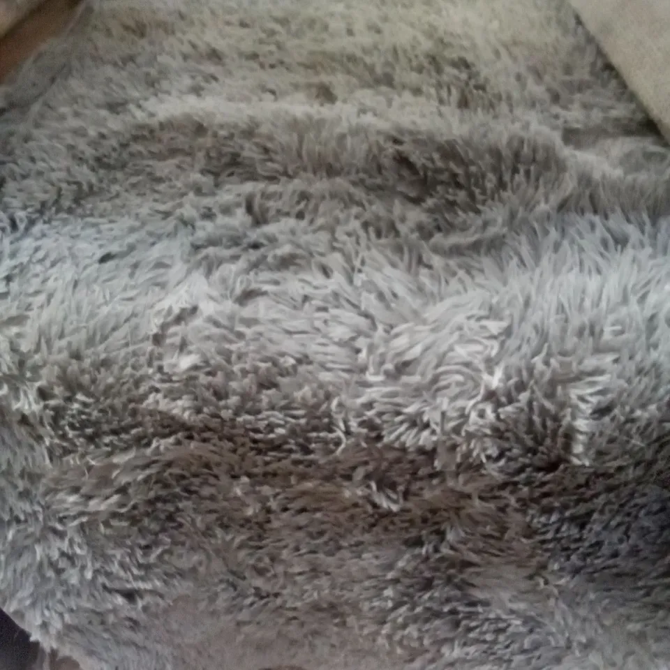 QUALITY BROUSSARD FLUFFY HAND TUFTED GREY RUG 160 × 220CM