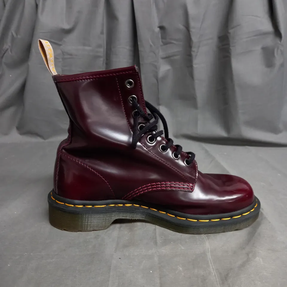 PAIR OF DR MARTINS BURGUNDY BOOTS SIZE 5