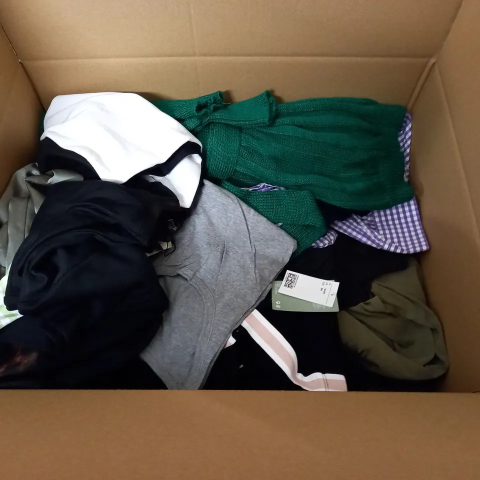 LARGE QUANTITY OF ASSORTED CLOTHING ITEMS TO INCLUDE H&M, A2Z AND DISNEY