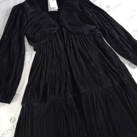 H&M BLACK SLEEVED DRESS - EUR L