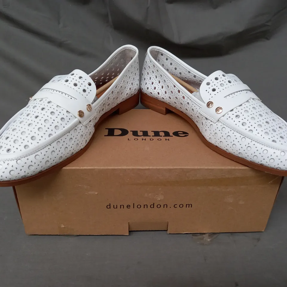 BOXED PAIR OF DUNE LONDON GLIMMERED LOAFERS IN WHITE SIZE 8