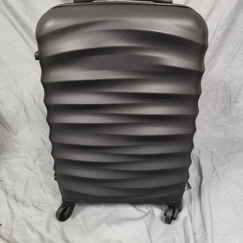 IT LUGGAGE BLACK HARDSHELL SUITCASE - CABIN