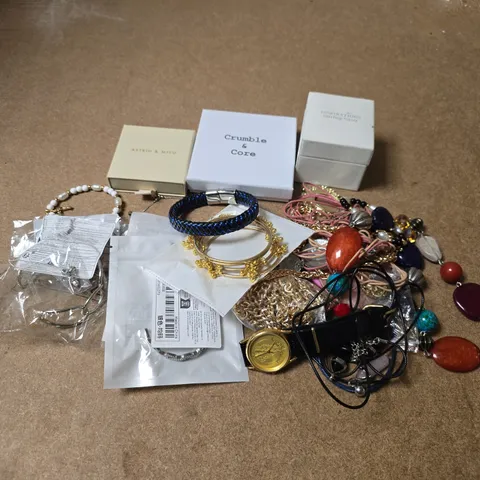 APPROXIMATELY 20 ASSORTED JEWELLERY ITEMS TO INCLUDE BRANDS SUCH AS ASTRID & MIYU, CRUMBLE & CORE, 925 INSPIRATIONS, ETC