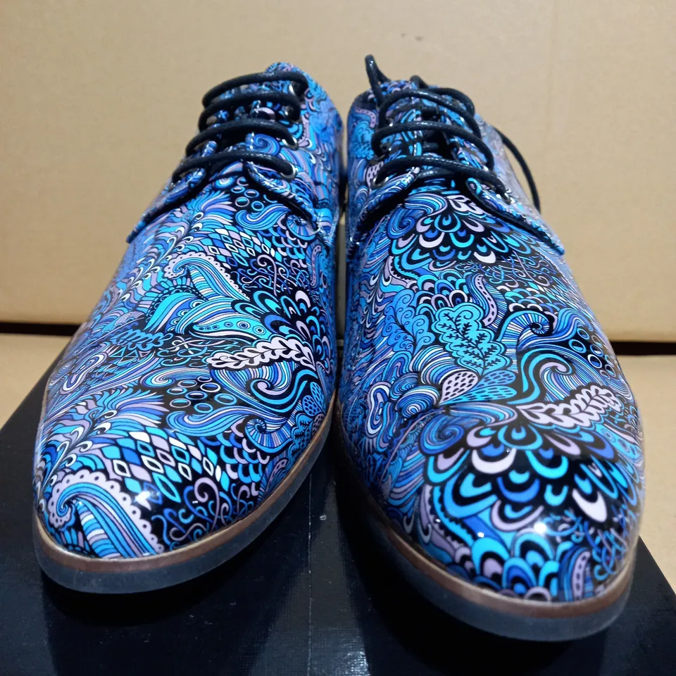 LUREAUX BLUE FANTASY SHOES - SIZE 7 