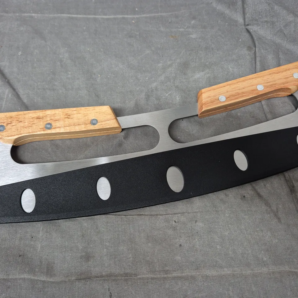 APPROXIMATELY 5 ROCKER BLADE PIZZA CUTTERS 