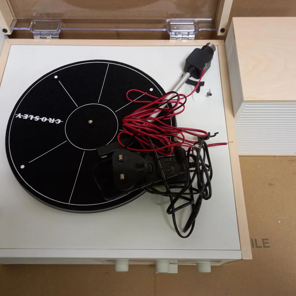 CROSLEY SWITCH II BELT-DRIVE TURNTABLE WITH BLUETOOTH, AM/FM RADIO, AUX-IN, AND SPEAKERS