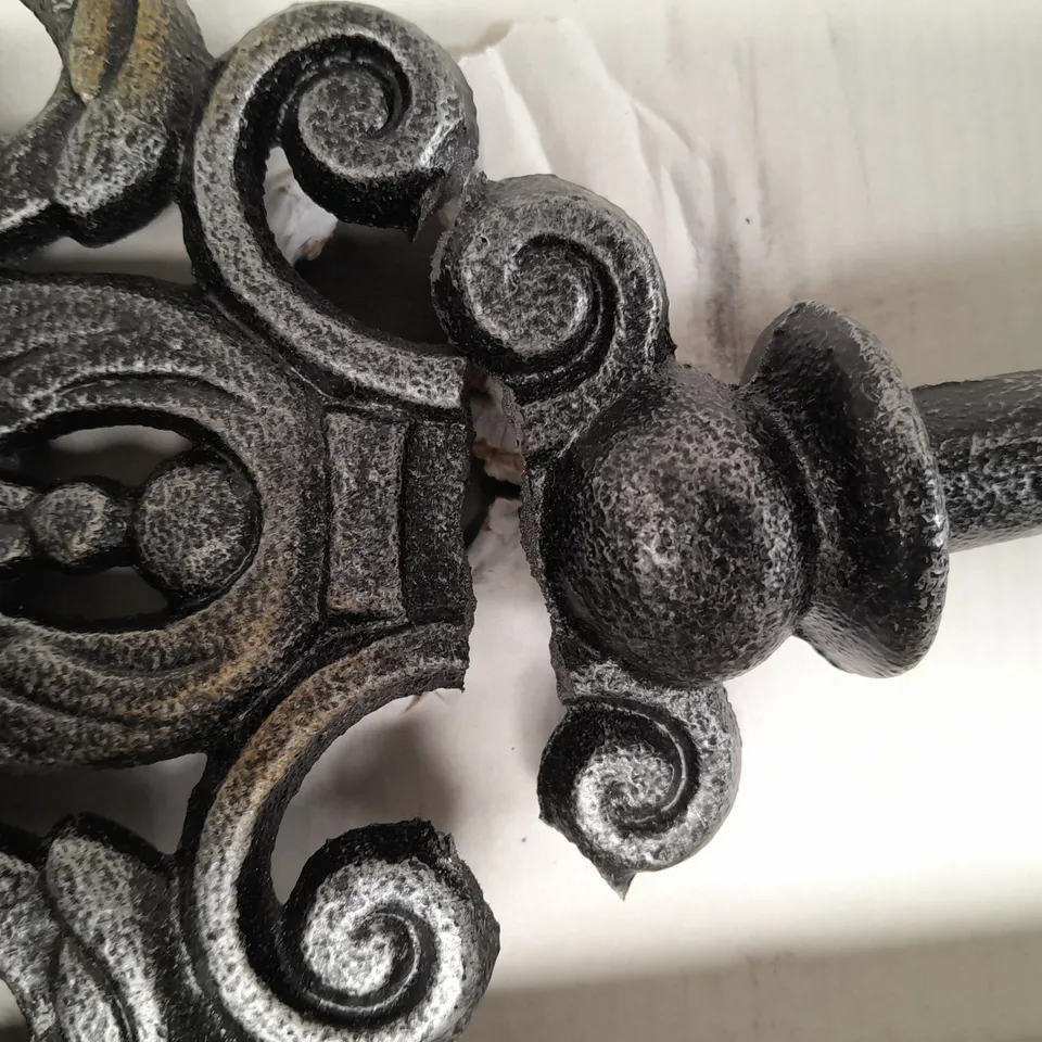 BOXED UNBRANDED METAL KEY WALL ART