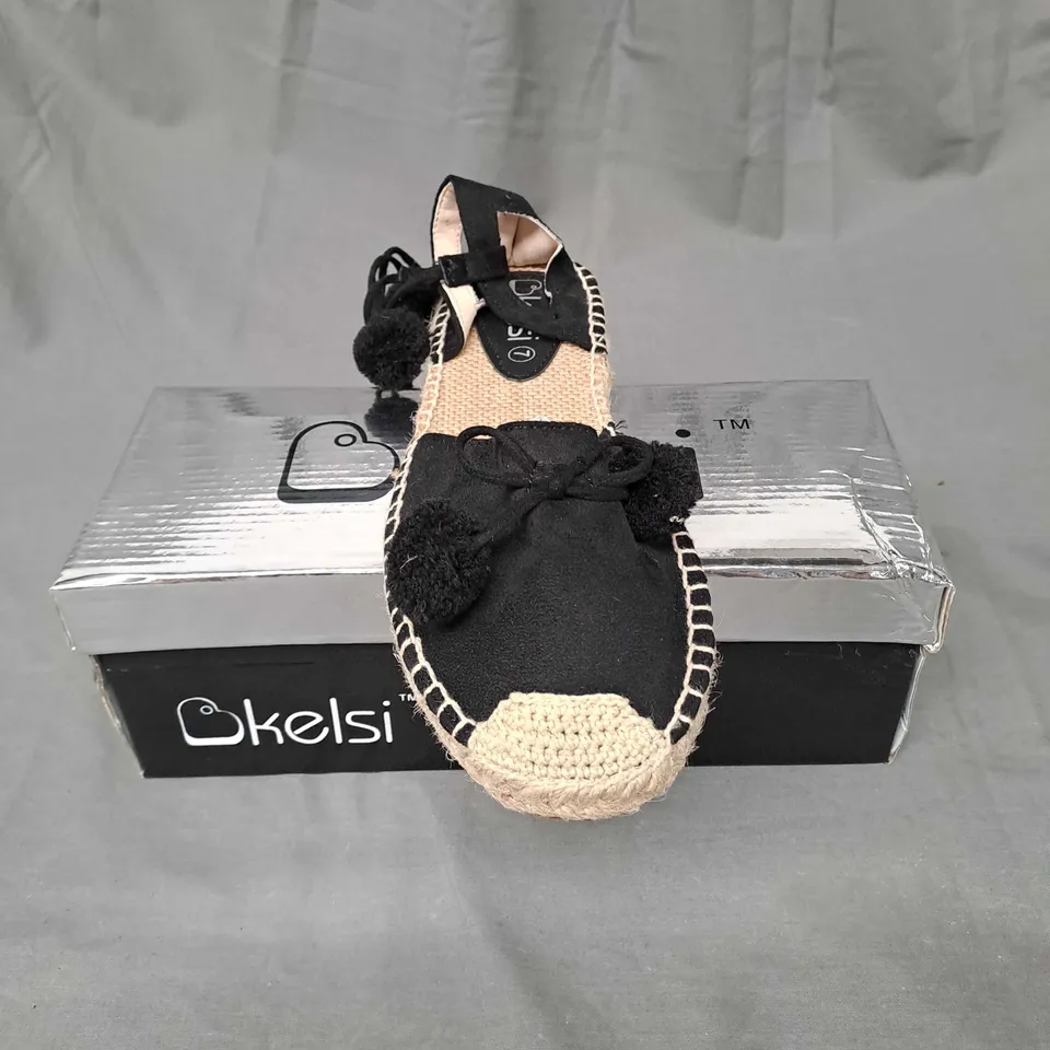BOX OF APPROXIMATELY 10 PAIRS OF KELSI CLOSED TOE SANDALS IN BLACK - VARIOUS SIZES 