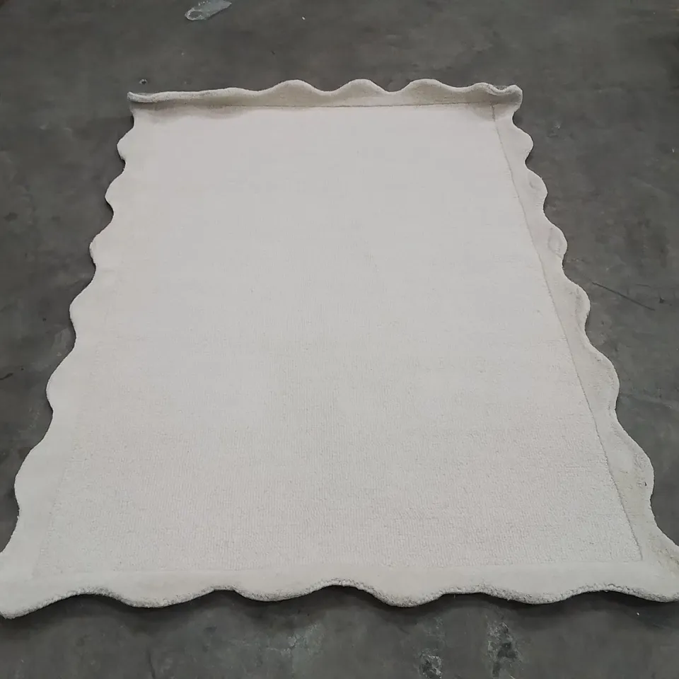 QUALITY DESIGNER AREA RUG - APPROXIMATELY 170X130CM