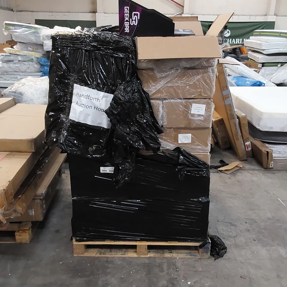 PALLET CONTAINING APPROXIMATELY 64 X BOXES OF GEEK BAR VAPE COUNTERTOP DISPLAYS - 10 DISPLAYS PER BOX