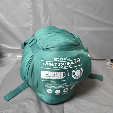MOUNTAIN WAREHOUSE SUMMIT 250 SQUARE SLEEPING BAG 