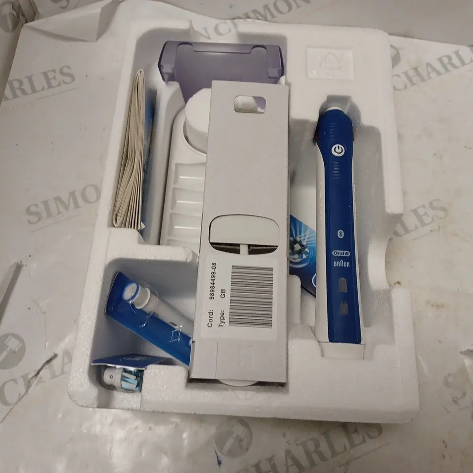 BOXED ORAL B SMART SERIES 4000 CROSS ACTION TOOTHBRUSH