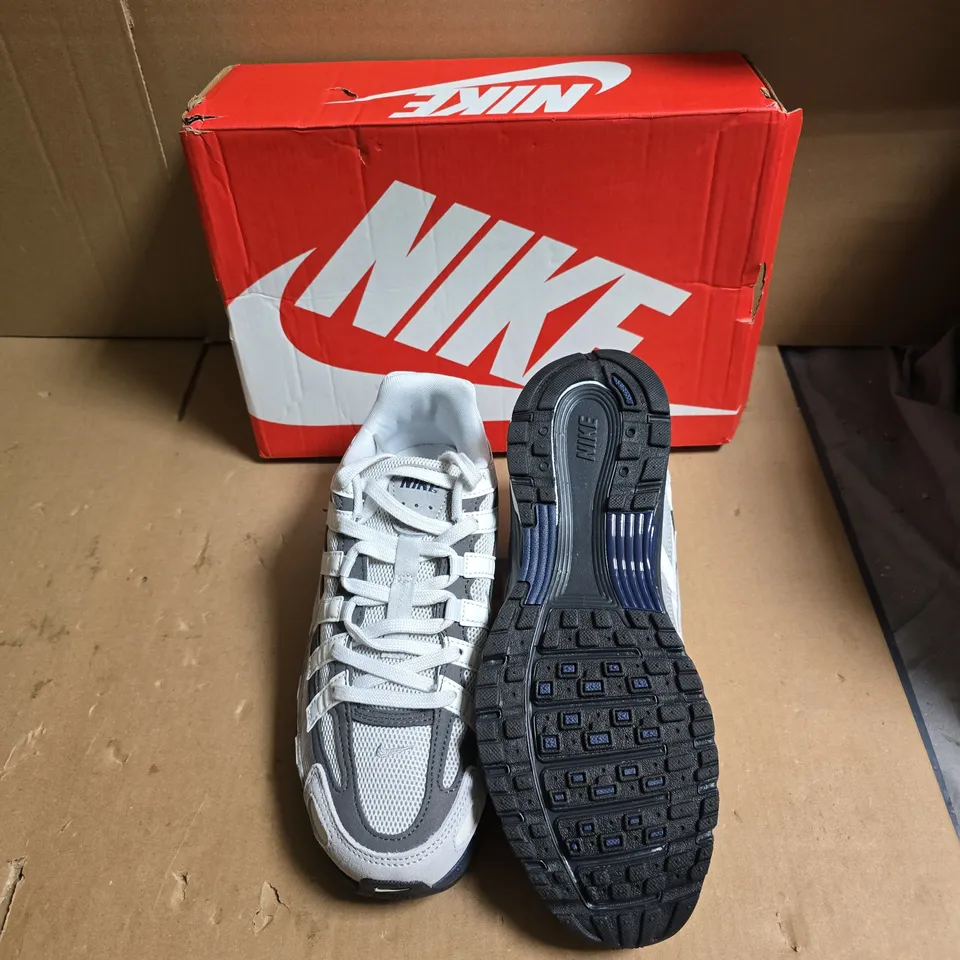 NIKE RUNNING SHOES – WHITE/GRAY - UK SIZE 8