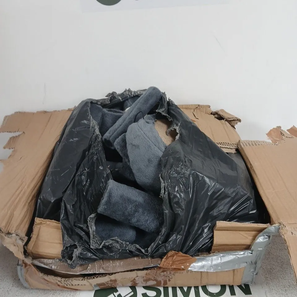 REX AND ROXY CAT TREE – CARPETED MULTI‑LEVEL INDOOR CAT FURNITURE (BOXED/UNASSEMBLED)