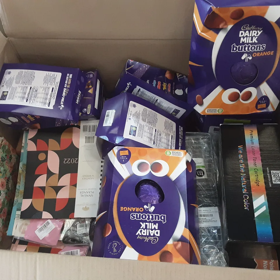 PALLET OF ASSORTED HOMEWARE ITEMS TO INCLUDE BOOKS, PLANNERS, CHOCOLATE ETC