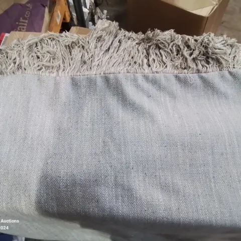 LARGE LIGHT BLUE THROW