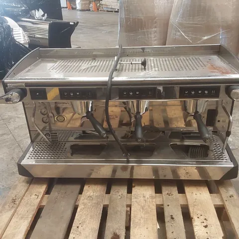 RANCILIO CLASSE 7 COMMERCIAL 3 GROUP COFFEE MACHINE