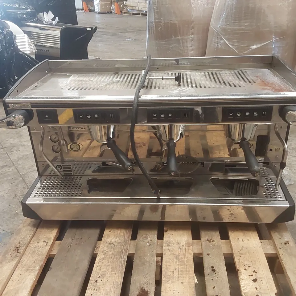 RANCILIO CLASSE 7 COMMERCIAL 3 GROUP COFFEE MACHINE