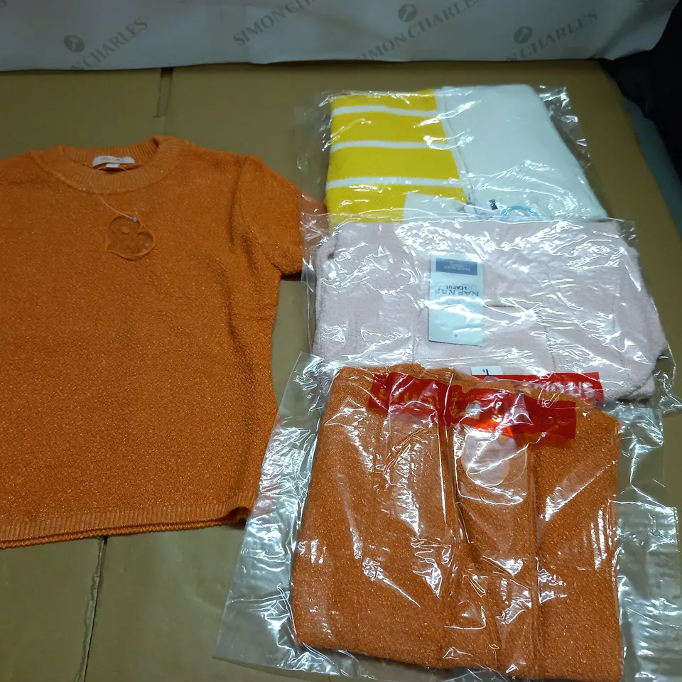 LOT OF APPROXIMATELY 33 ASSORTED CLOTHING ITEMS
