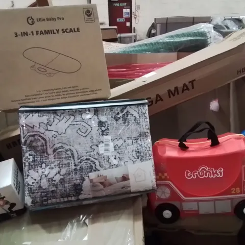 PALLET CONTAINING VARIOUS ASSORTED BOXED HOUSEHOLD ITEMS TO INCLUDE: LARGE THROW, YOGA MATE, FIRE ENGINE TRUNKI, RESISTANCE BANDS, FAMILY SCALE AND LOTS MORE UNMARKED BOXED ITEMS