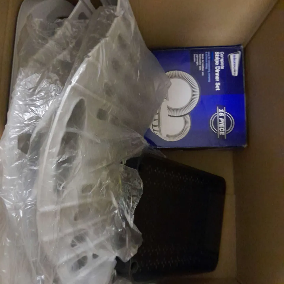 BOX OF APPROXIMATELY 5 HOUSEHOLD ITEMS TO INCLUDE - PLASTIC BALLS - WASHING BASKET - 16PCE DINNER SET - ETC