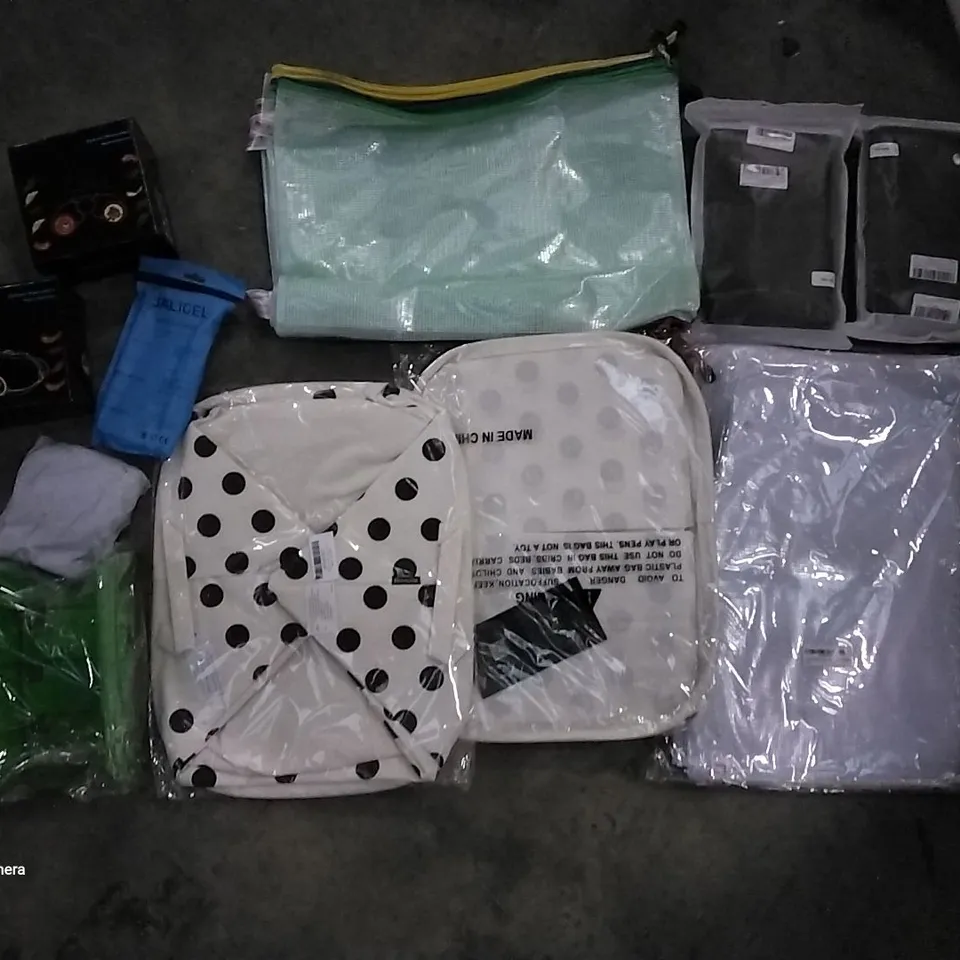PALLET OF ASSORTED ITEMS INCLUDING OPTICAL BINOCULARS, SAMSUNG A7 PHONE CASE, HOSEHOOK, BLACK DOT BAG, 3 POCKET BELLY BAND HOLSTER, A3 PVC BAGS