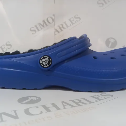 PAIR OF CROCS CLASSIC KIDS LINED CLOGS IN BLUE UK SIZE 6