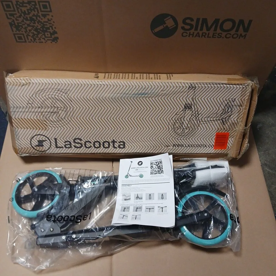 LASCOOTA KICK SCOOTER IN AQUA – BOXED