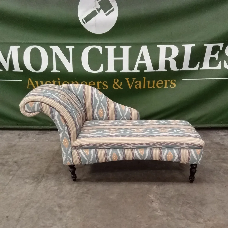 QUALITY DESIGNER PATTERNED FABRIC CHAISE LOUNGE