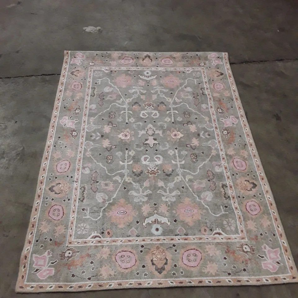 PASTEL PATTERNED RUG - DECORATIVE FLOOR COVERING 160X115CM APPROX