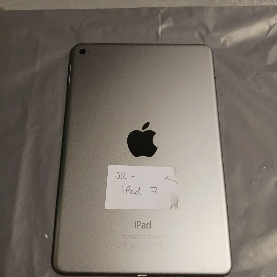 APPLE IPAD MINI 4 TABLET IN SILVER