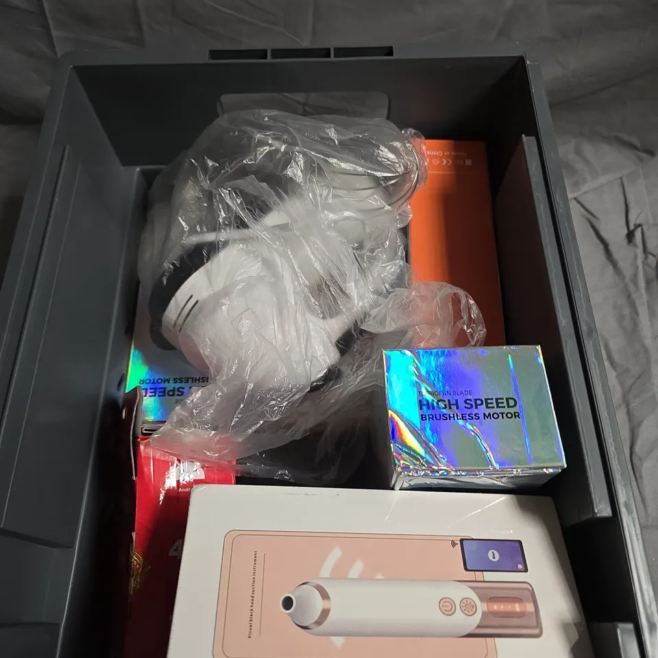 APPROXIMATELY 10 ASSORTED ELECTRICAL PRODUCTS TO INCLUDE WIRELESS ALERT SYSTEM, HAND CRANK RADIO, BLACKHEAD REMOVAL DEVICE ETC 