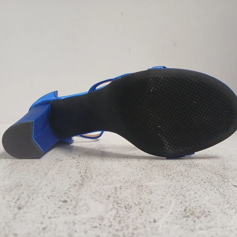 BOXED PAIR OF UNBRANDED OPEN TOE BLOCK HEELS IN SAPPHIRE BLUE SIZE EU 40