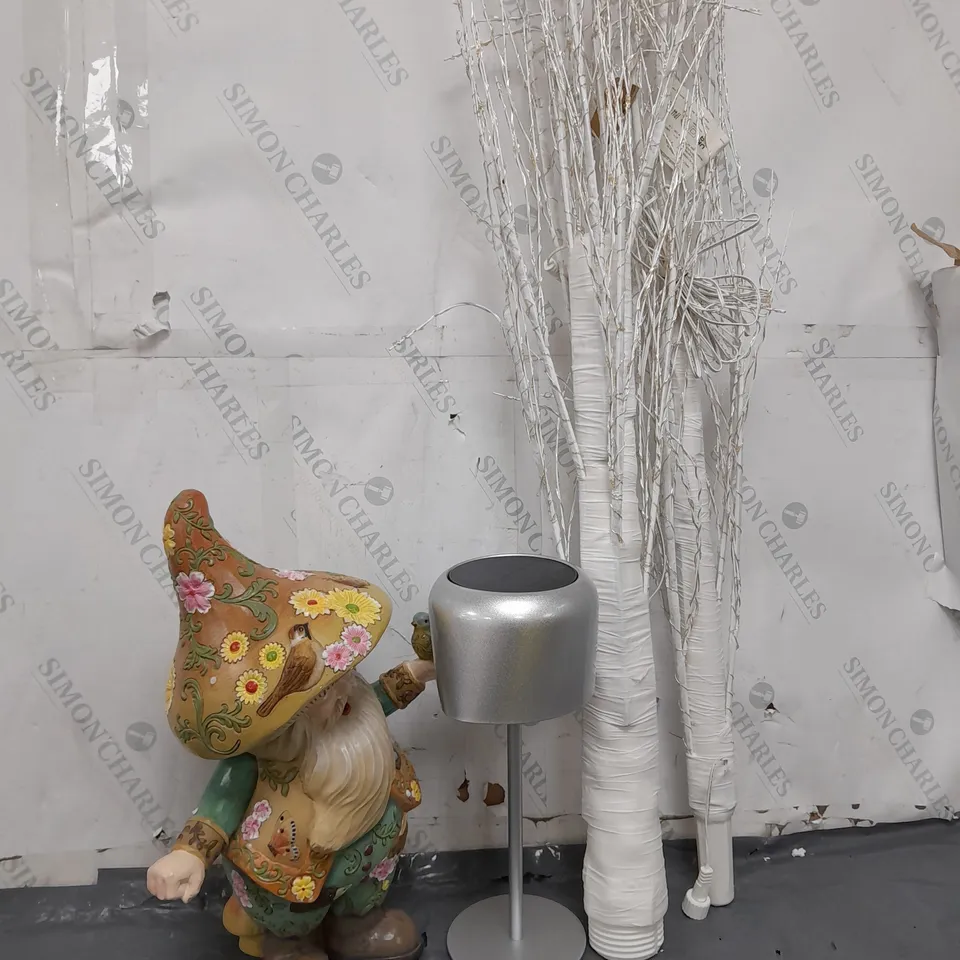 APPROXMATELY 9 ASSORTED ITEMS TO INCLUDE GARDEN GNOME, SOLAR LAMP, PRE-LIT DECOR TREE, ETC